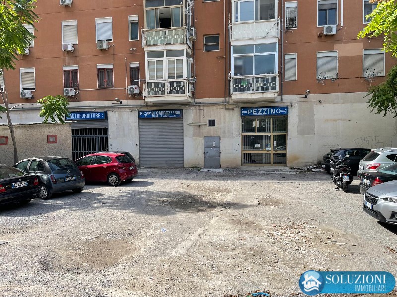 Pressi Fiera/Autonomia Siciliana Magazzino- Deposito Mq 500 circa